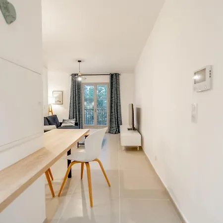 La D'oscar L New, Terrace L Shellter