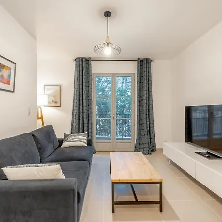 La D'oscar L New, Terrace L Shellter *