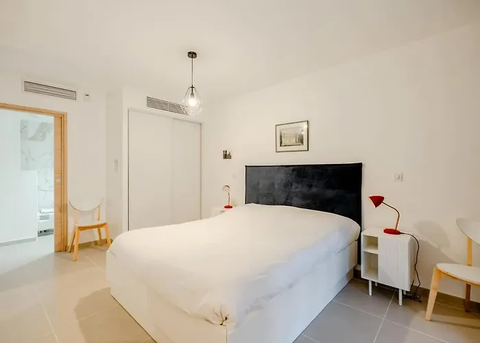 La D'oscar L New, Terrace L Shellter