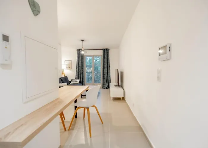 La D'oscar L New, Terrace L Shellter