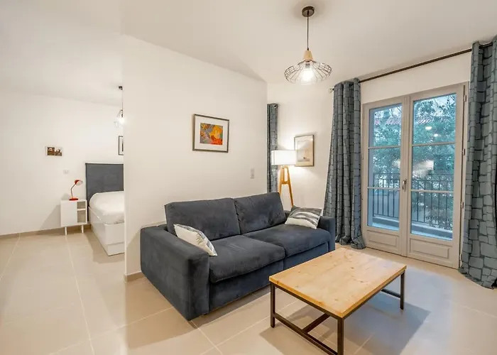 La D'oscar L New, Terrace L Shellter Saint-Tropez