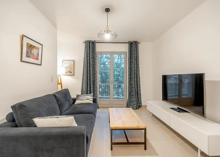 La D'oscar L New, Terrace L Shellter *